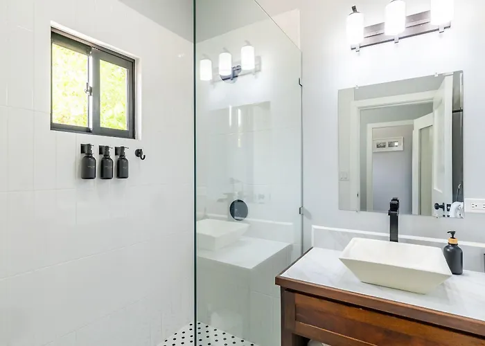 Casa Nex Ta Sea- Luxe Beachfront Escape Villa