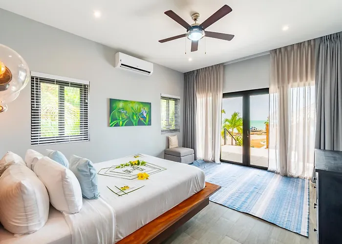 Casa Nex Ta Sea- Luxe Beachfront Escape San Pedro (Ambergris Caye)