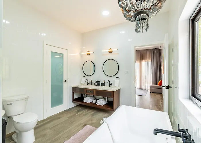 Casa Nex Ta Sea- Luxe Beachfront Escape Villa