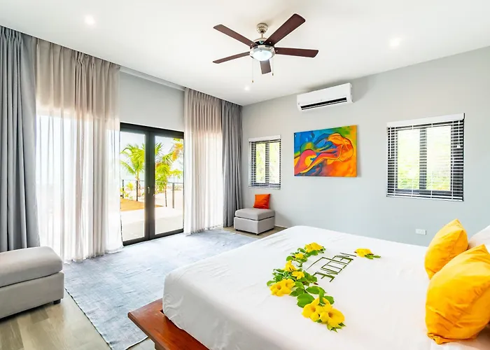 Villa Casa Nex Ta Sea- Luxe Beachfront Escape *